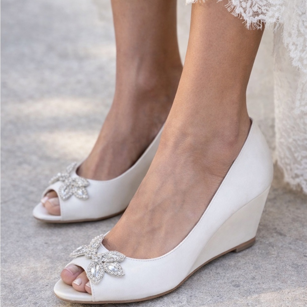 White Twinkletoe Wedge Heels Hey Lady Leung Twins 7.5 Worn Once Box